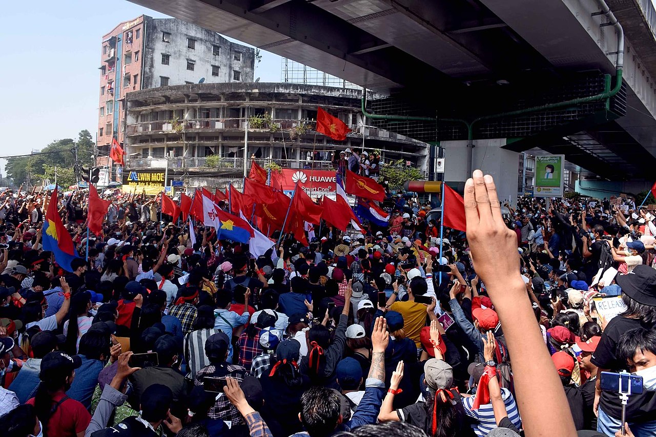 Photo: Manifestants dans le centre de Yangon