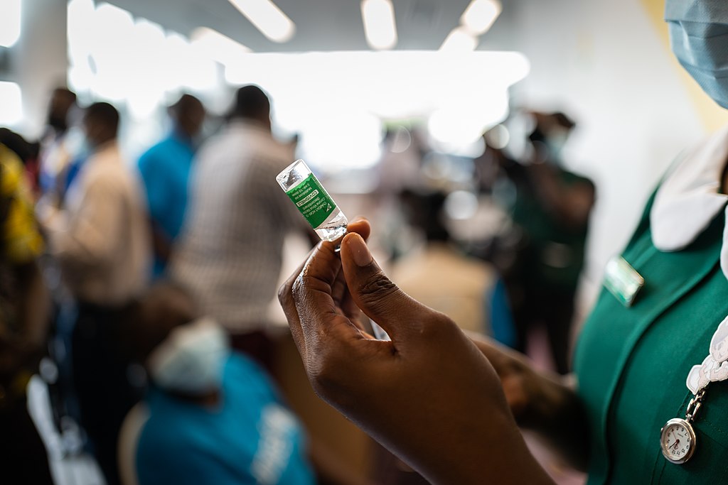 COVAX rollout: COVID-19 vaccinations begin in Ghana - nurse prepares vaccine / photo: Nana Kofi Acquah